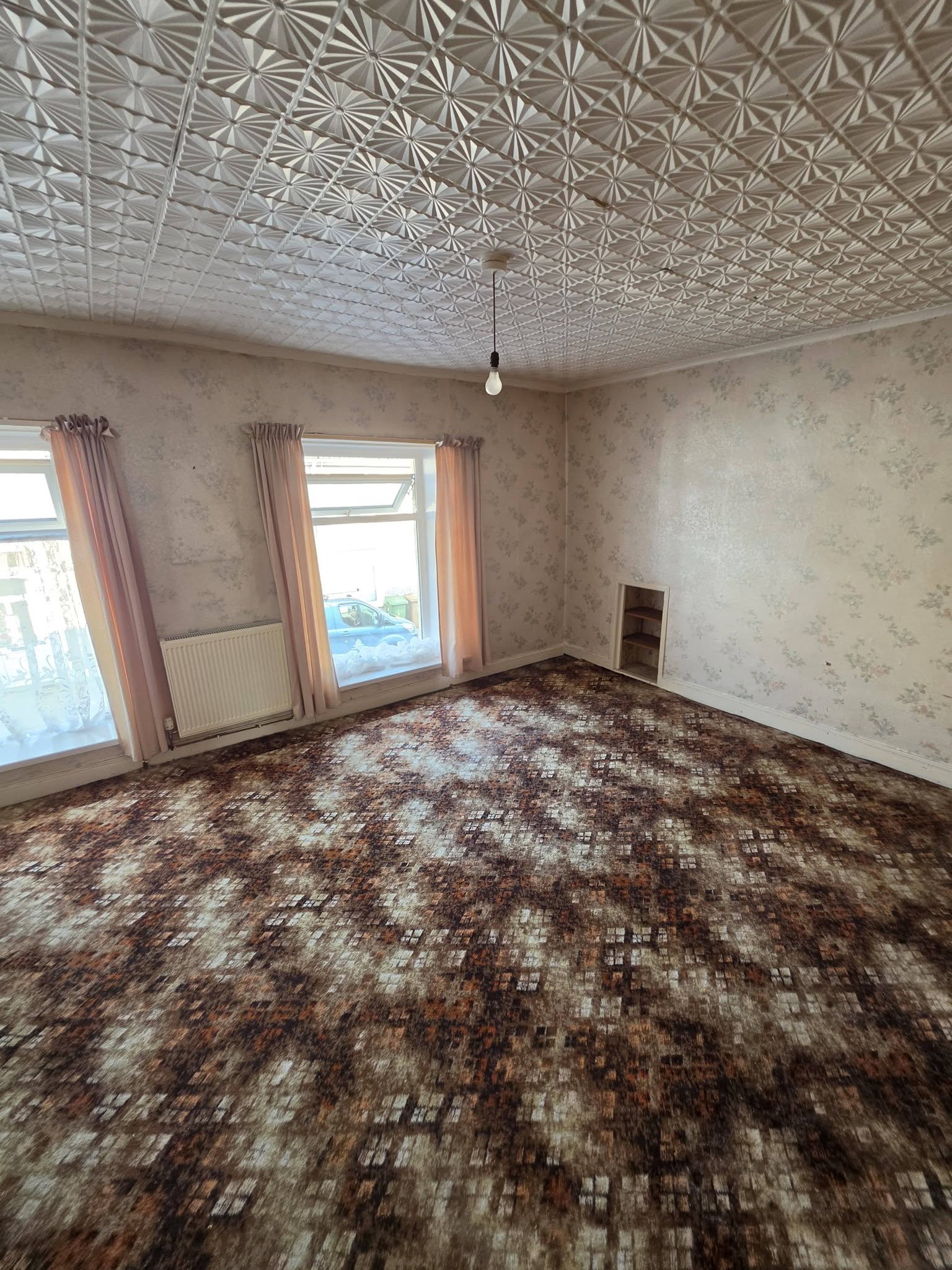 Before: bedroom with polystyrene ceiling tiles and patterned carpet